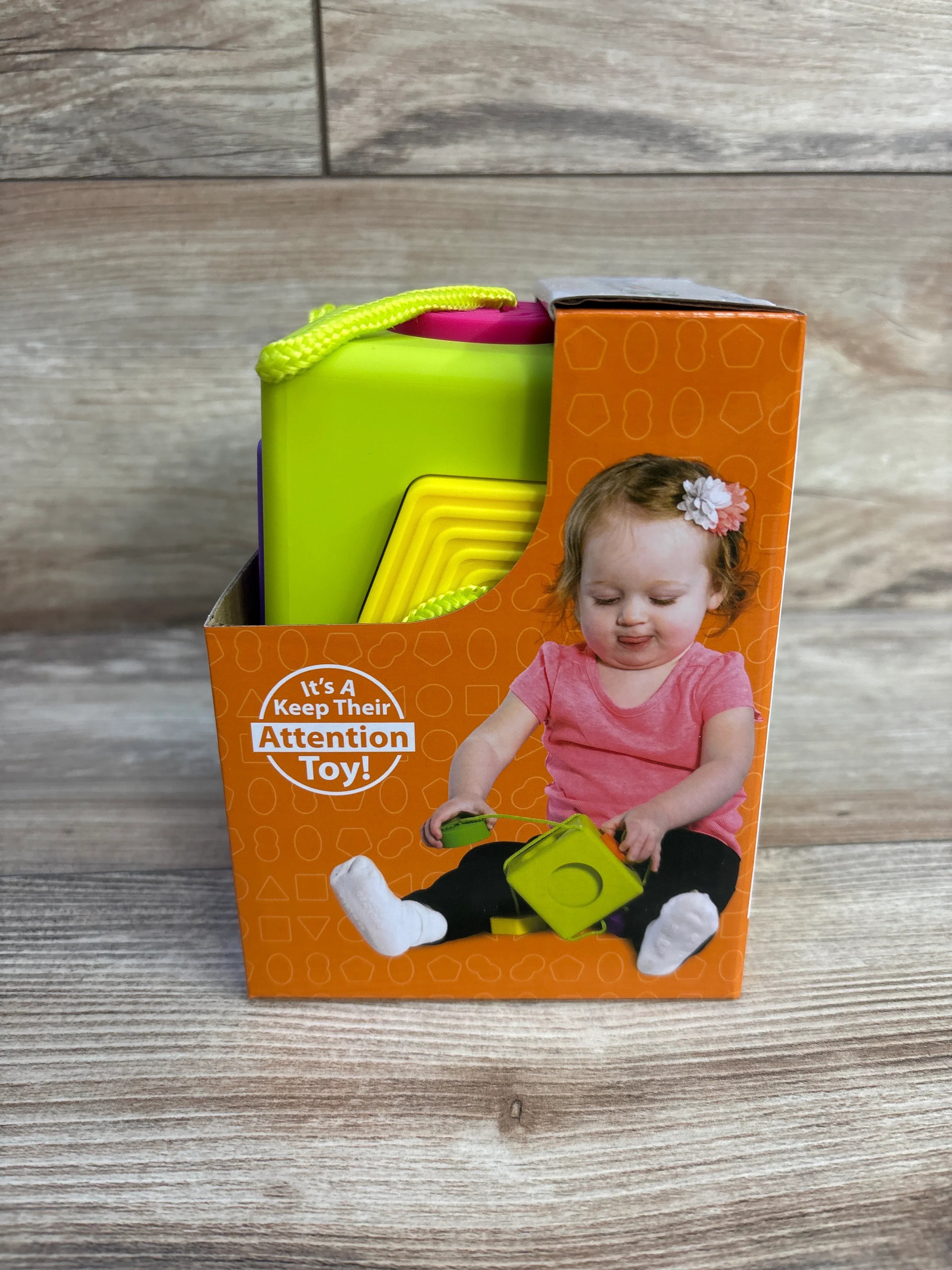 NEW Fat Brain Toys OombeeCube, Lime