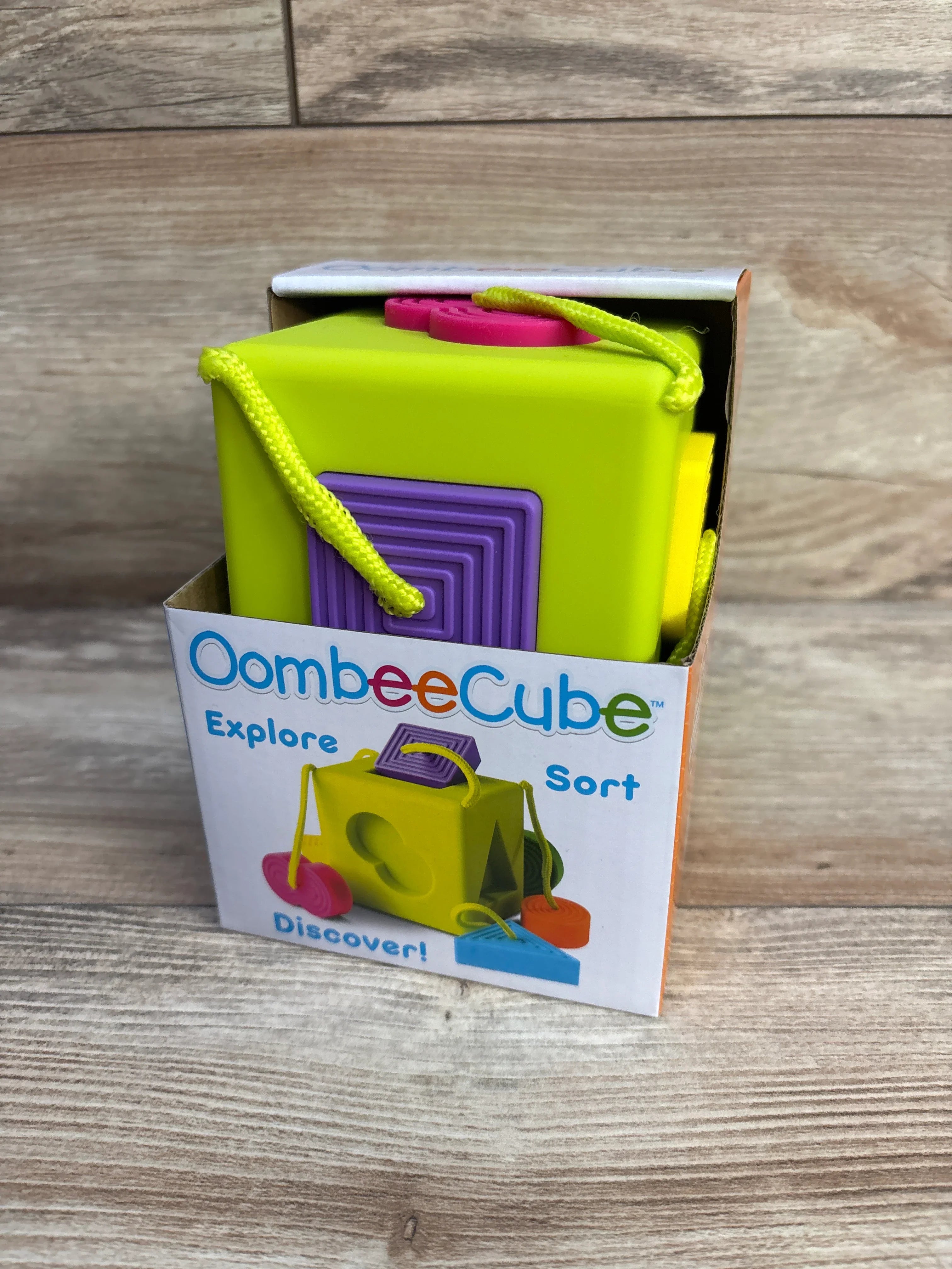 NEW Fat Brain Toys OombeeCube, Lime